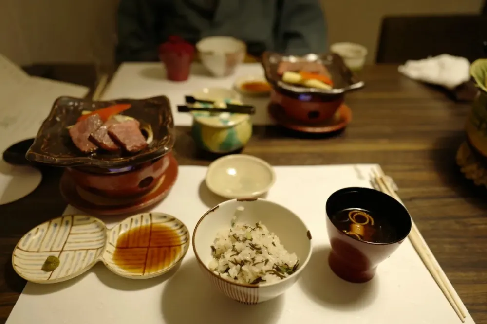 屋頂花園的寧靜氛圍，城市中的自然休息處