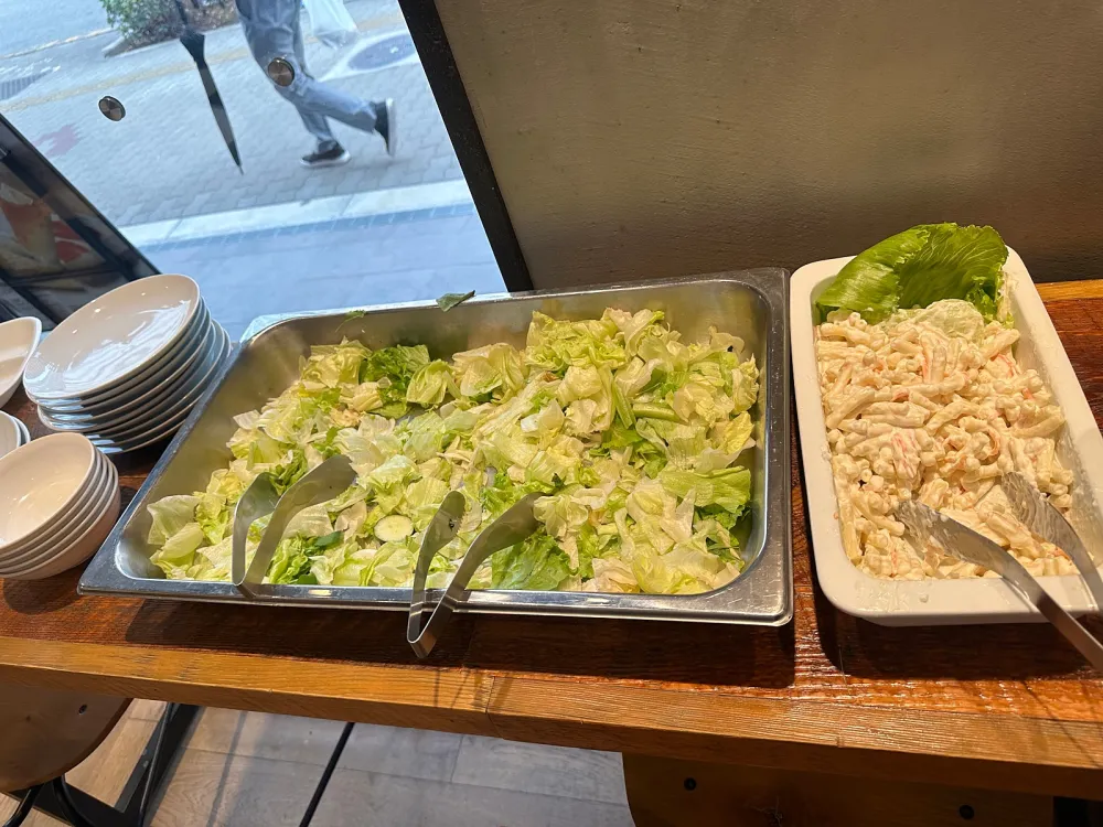 宿舍的休閒餐廳，提供風味十足的料理