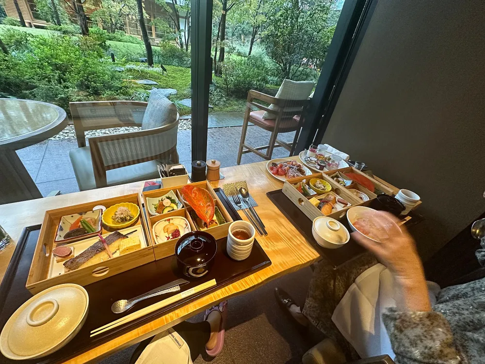 海邊美麗的餐廳，新鮮的海鮮和美麗的景色。