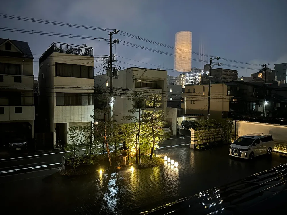 宿舍的休閒餐廳，提供風味十足的料理