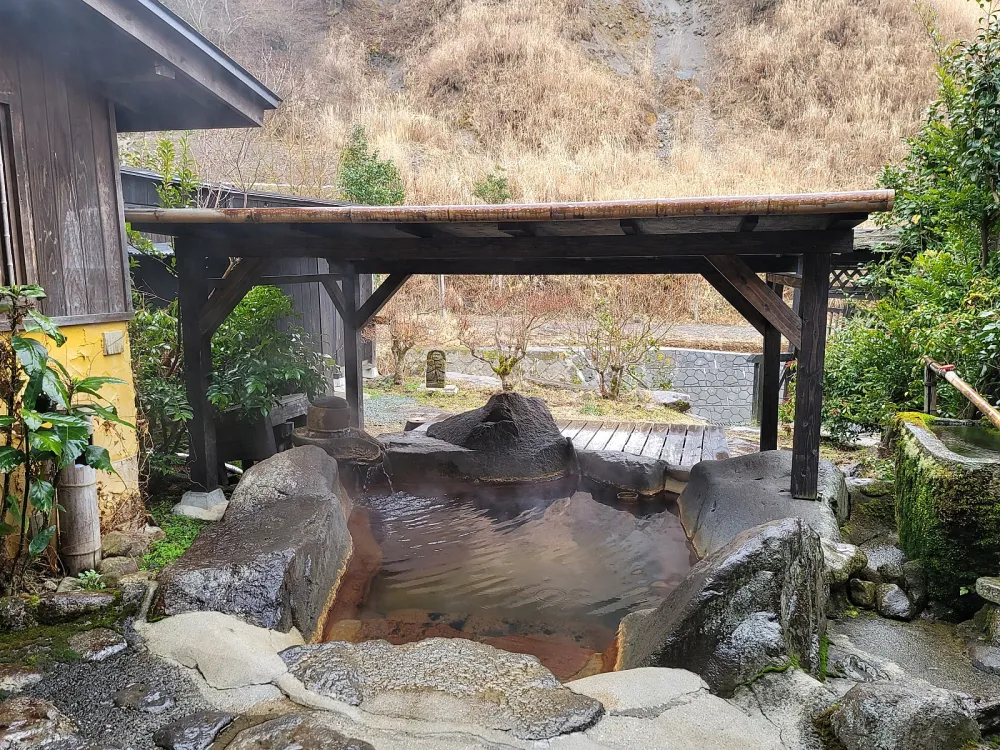 在露臺享受的早餐、新鮮的空氣和美味的食物