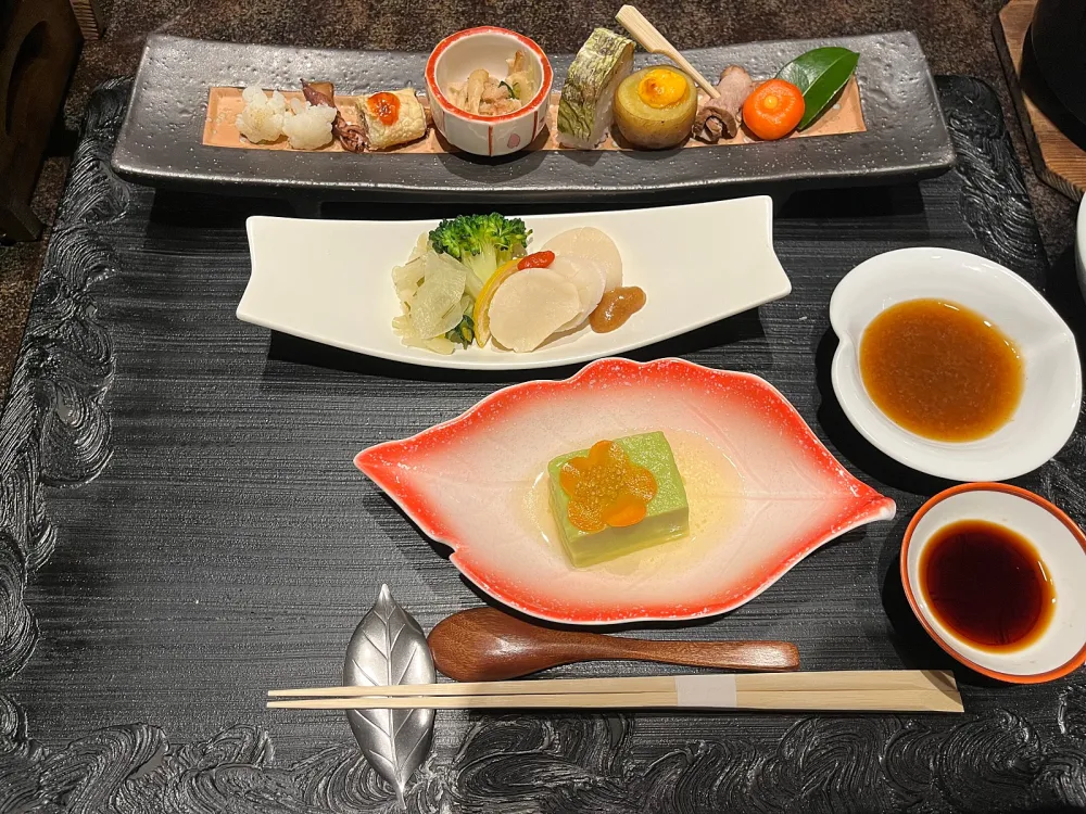 宿舍的休閒餐廳，提供風味十足的料理