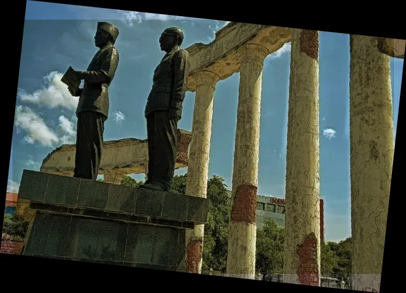 Monumen Tugu Pahlawan dan Museum Sepuluh Nopember Surabaya